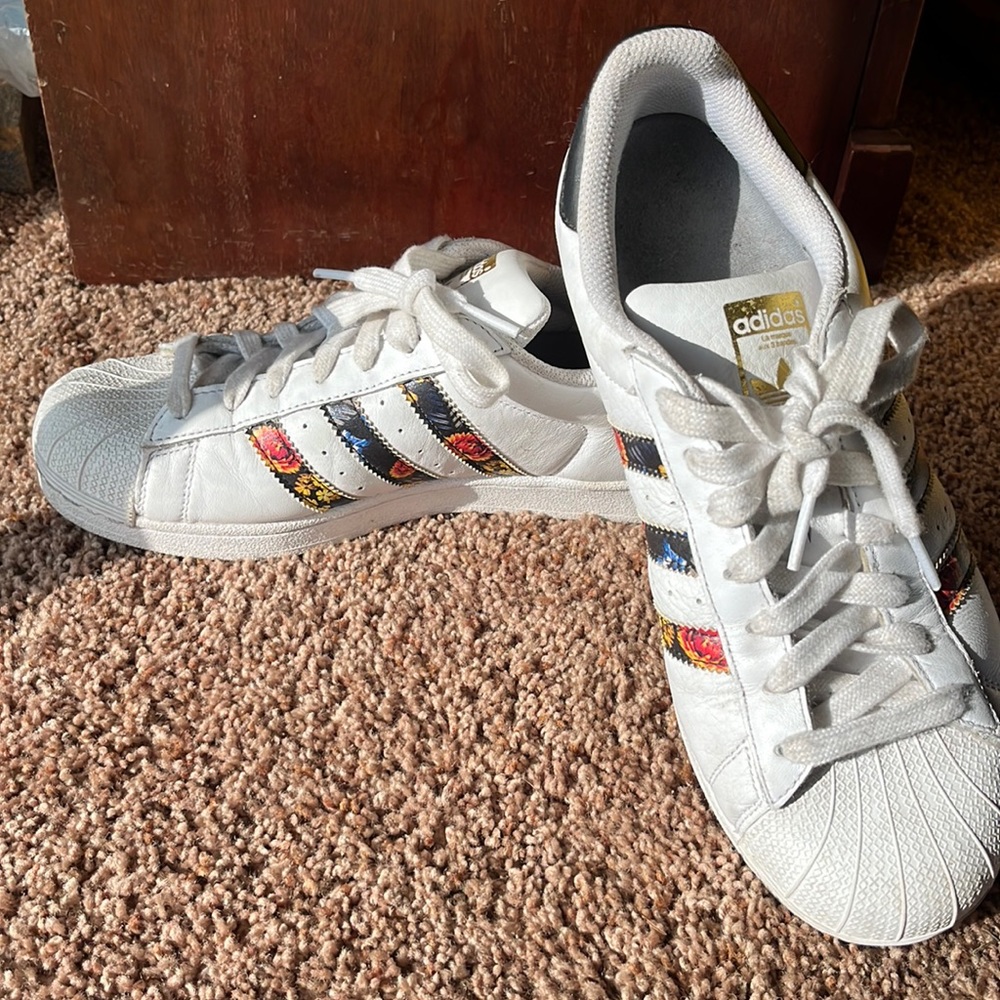 Adidas Floral Superstar size 9